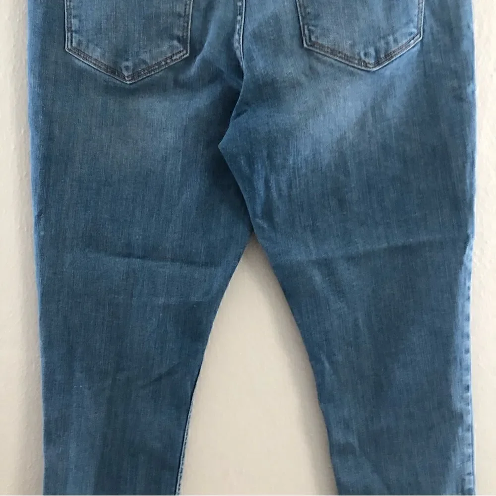 Old Navy Rockstar super Skinny Mid Rise size 12 medium blue wash color